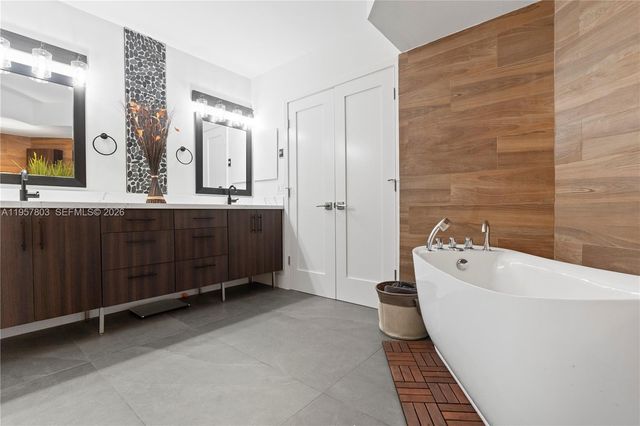 3600 Mystic Pointe Dr 306, Aventura, FL 33180