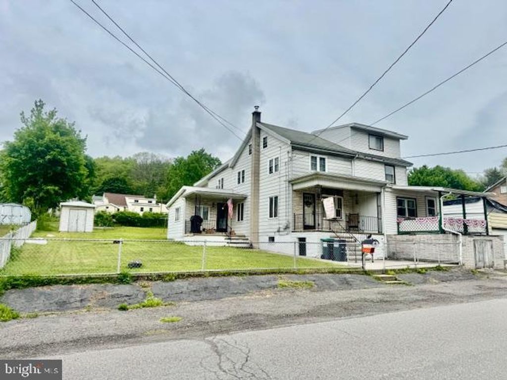 135 LOWER ST, Mahanoy City, PA 17948