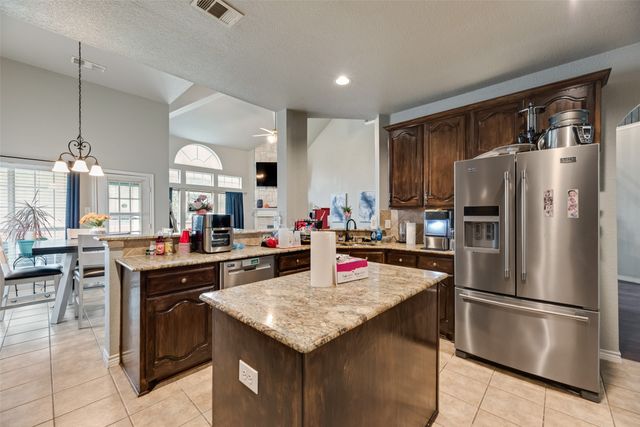 1521 Mountain Laurel Lane, Desoto, TX 75115