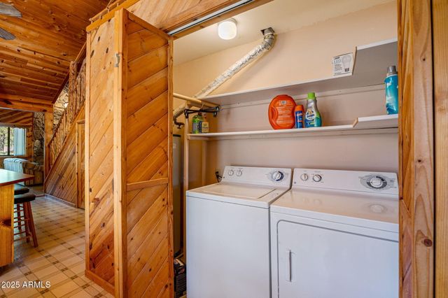 2240 ROUNDABOUT Way, Overgaard, AZ 85933