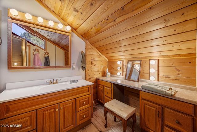 2240 ROUNDABOUT Way, Overgaard, AZ 85933