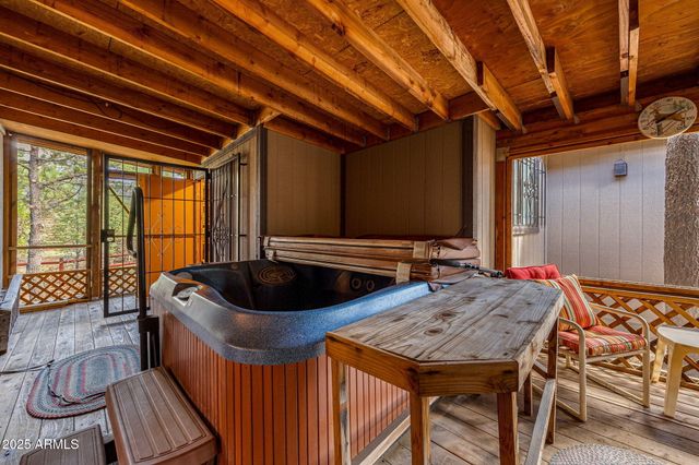 2240 ROUNDABOUT Way, Overgaard, AZ 85933