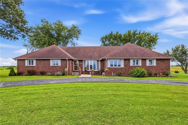 34301 E State Route 2 Highway, Harrisonville, MO 64701