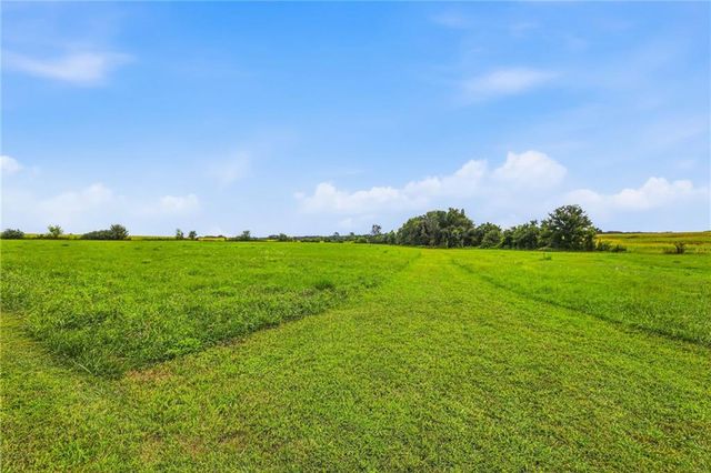 34301 E State Route 2 Highway, Harrisonville, MO 64701
