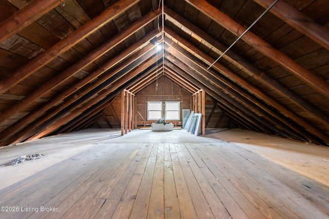 316 Iola Rd, Louisville, KY 40207