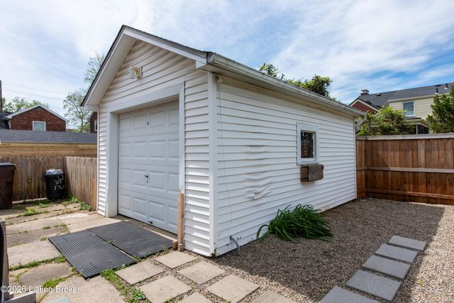 316 Iola Rd, Louisville, KY 40207