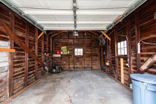 316 Iola Rd, Louisville, KY 40207