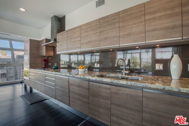 3111 Via Dolce 301, Marina Del Rey, CA 90292