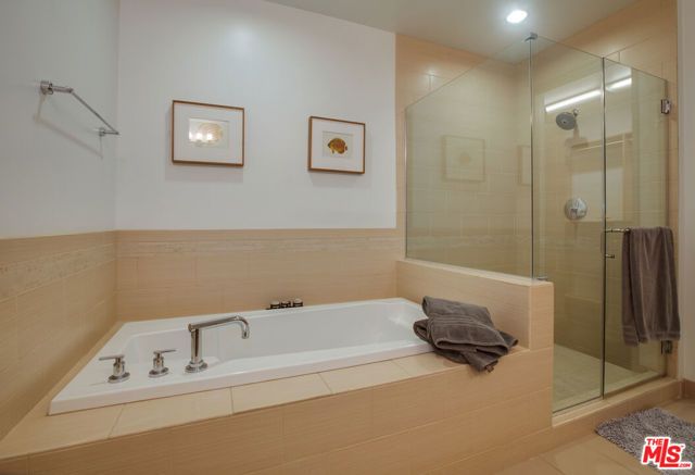 3111 Via Dolce 301, Marina Del Rey, CA 90292