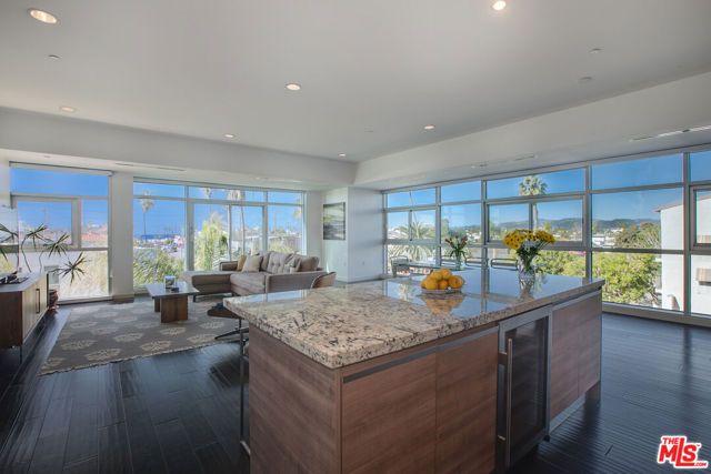 3111 Via Dolce 301, Marina Del Rey, CA 90292