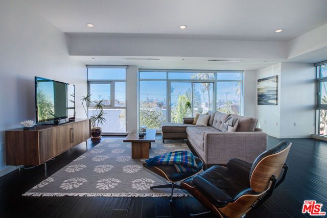 3111 Via Dolce 301, Marina Del Rey, CA 90292