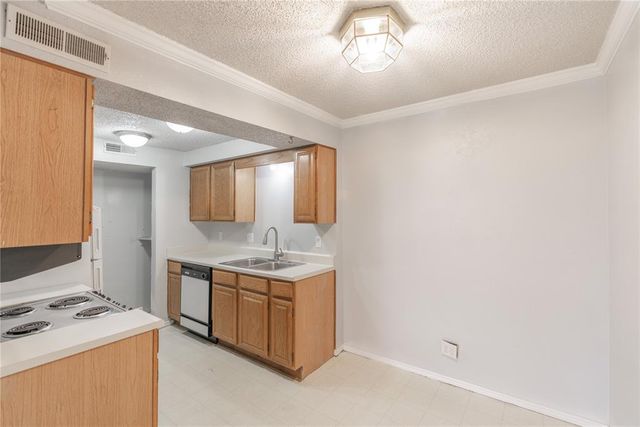 11120 Stratford Drive 429, Oklahoma City, OK 73120