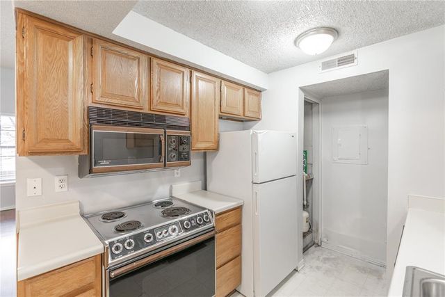 11120 Stratford Drive 429, Oklahoma City, OK 73120