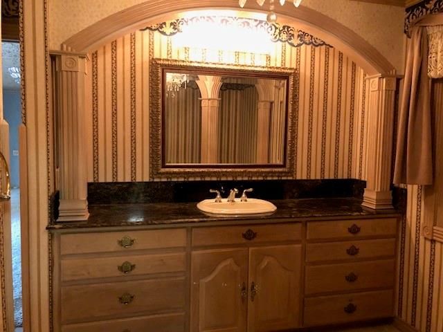 804 Alvin Street, El Campo, TX 77437