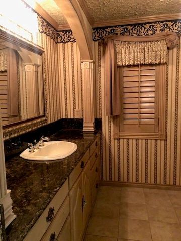 804 Alvin Street, El Campo, TX 77437