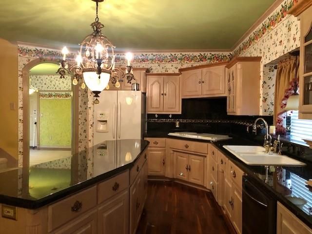 804 Alvin Street, El Campo, TX 77437