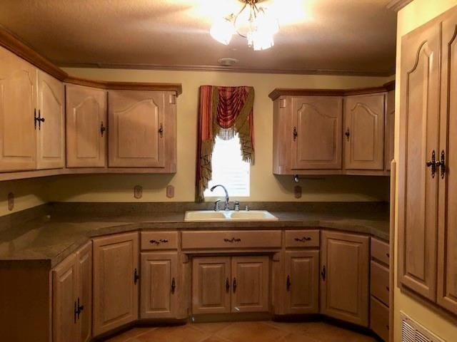 804 Alvin Street, El Campo, TX 77437