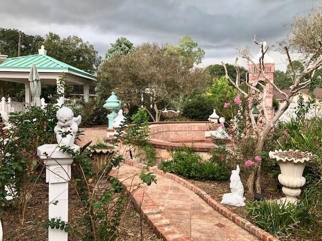 804 Alvin Street, El Campo, TX 77437