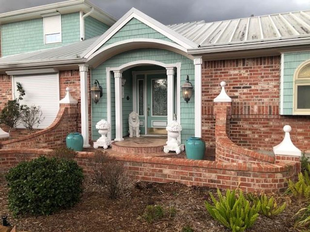 804 Alvin Street, El Campo, TX 77437