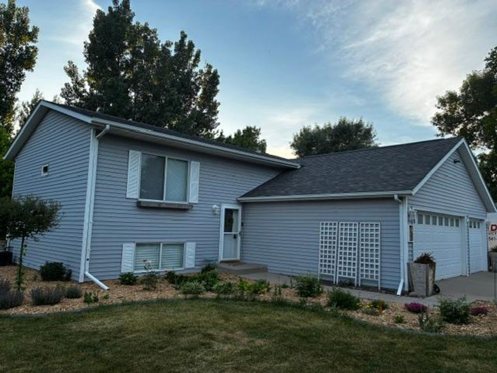 950 76th Avenue S, Fargo, ND 58104