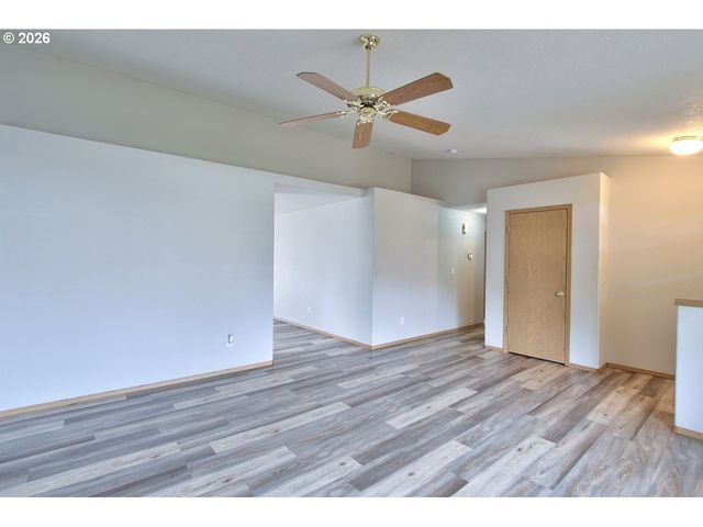 16305 Ne 37TH Cir, Vancouver, WA 98682