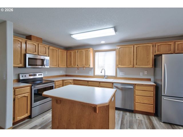 16305 Ne 37TH Cir, Vancouver, WA 98682
