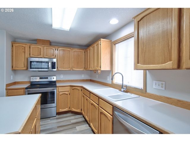 16305 Ne 37TH Cir, Vancouver, WA 98682
