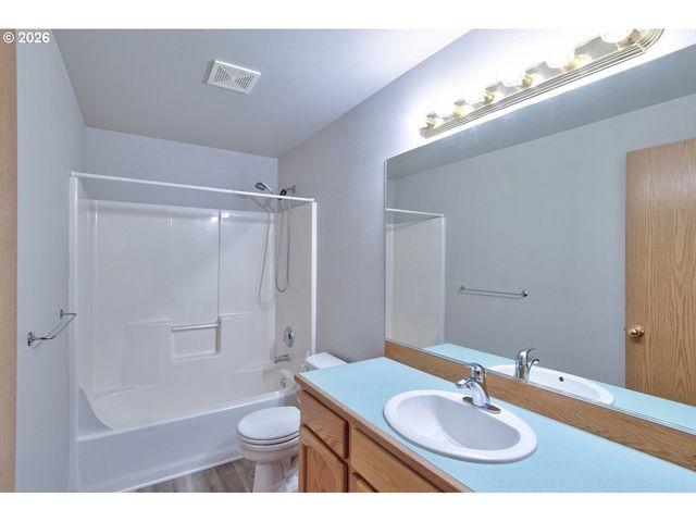 16305 Ne 37TH Cir, Vancouver, WA 98682