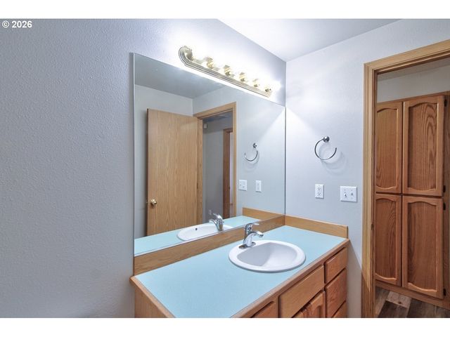16305 Ne 37TH Cir, Vancouver, WA 98682