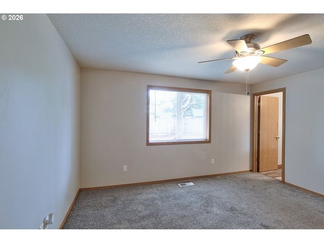 16305 Ne 37TH Cir, Vancouver, WA 98682