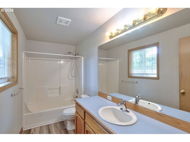 16305 Ne 37TH Cir, Vancouver, WA 98682