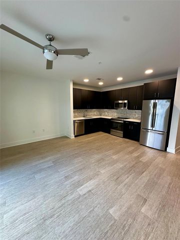 6400 Washington Avenue 319, Houston, TX 77007