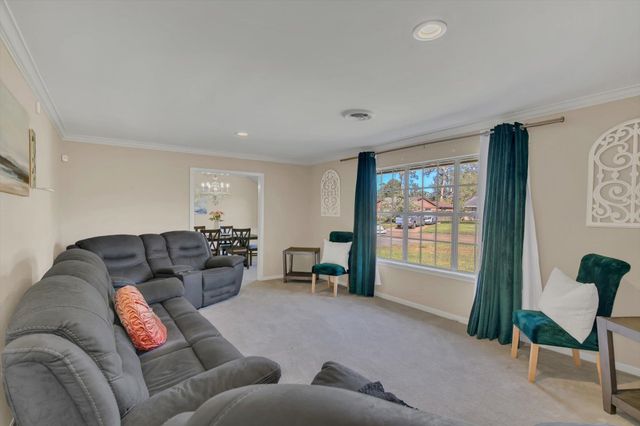 1825 Rikisha Ln, Beaumont, TX 77706