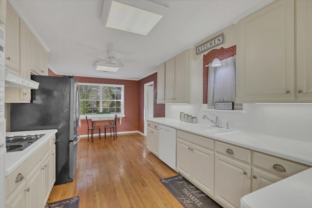 1825 Rikisha Ln, Beaumont, TX 77706