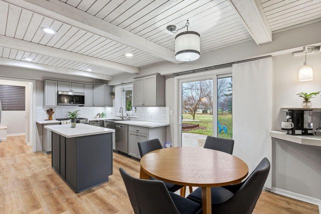 S83W32784 N Oak Tree COURT, Mukwonago, WI 53149