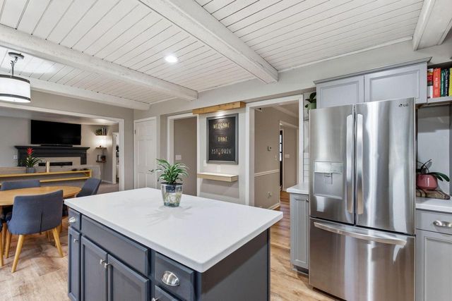 S83W32784 N Oak Tree COURT, Mukwonago, WI 53149