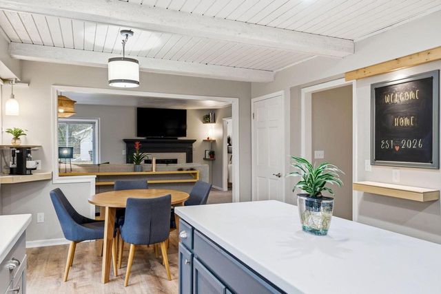 S83W32784 N Oak Tree COURT, Mukwonago, WI 53149