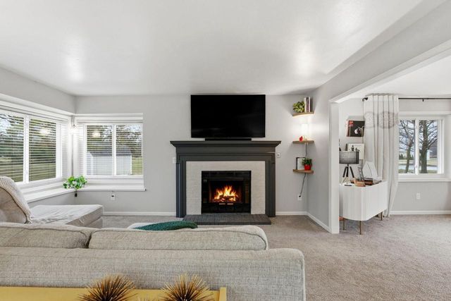 S83W32784 N Oak Tree COURT, Mukwonago, WI 53149