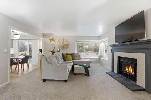 S83W32784 N Oak Tree COURT, Mukwonago, WI 53149