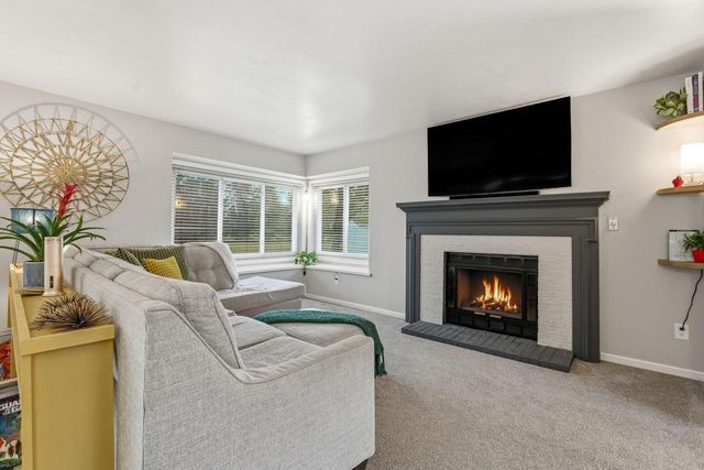 S83W32784 N Oak Tree COURT, Mukwonago, WI 53149