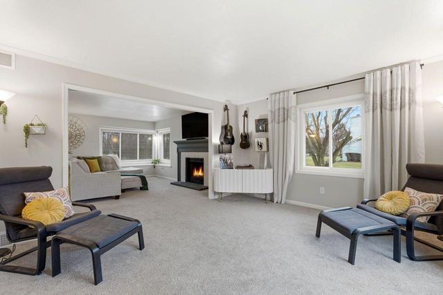 S83W32784 N Oak Tree COURT, Mukwonago, WI 53149