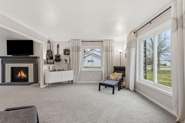 S83W32784 N Oak Tree COURT, Mukwonago, WI 53149