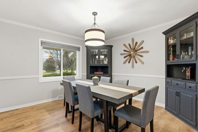 S83W32784 N Oak Tree COURT, Mukwonago, WI 53149