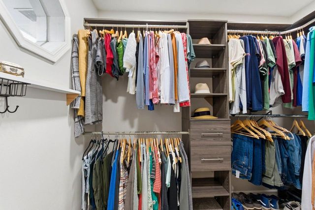 S83W32784 N Oak Tree COURT, Mukwonago, WI 53149