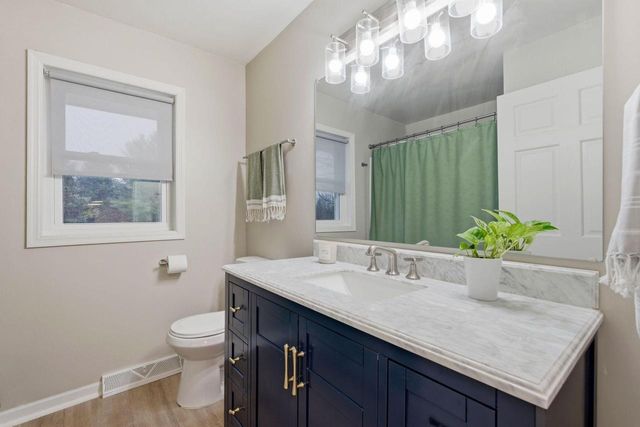 S83W32784 N Oak Tree COURT, Mukwonago, WI 53149