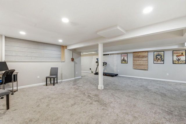 S83W32784 N Oak Tree COURT, Mukwonago, WI 53149