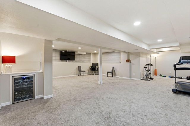 S83W32784 N Oak Tree COURT, Mukwonago, WI 53149