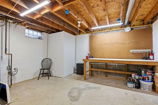 S83W32784 N Oak Tree COURT, Mukwonago, WI 53149