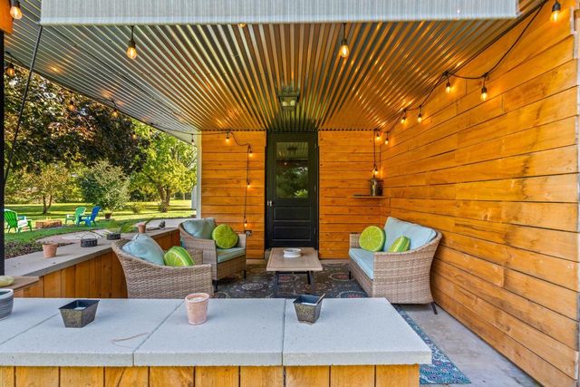 S83W32784 N Oak Tree COURT, Mukwonago, WI 53149