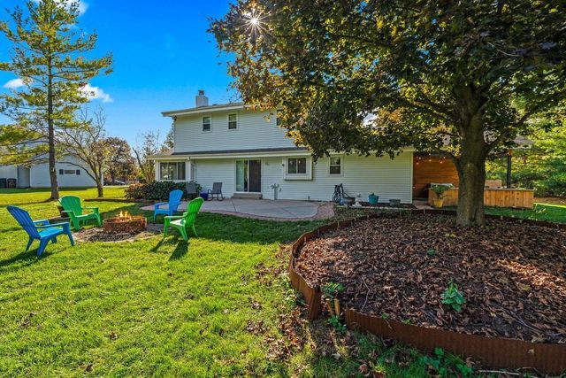 S83W32784 N Oak Tree COURT, Mukwonago, WI 53149